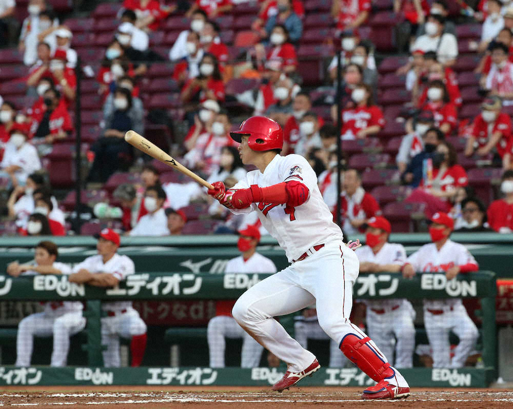 【画像・写真】広島・堂林「積極的に打ちにいった結果」が反撃の4号2ラン！主砲・誠也、今季初盗塁の後でズドン