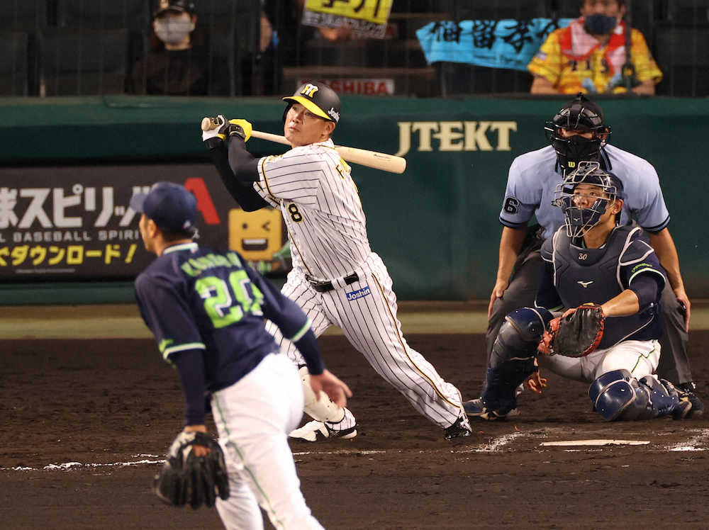 【画像・写真】阪神・福留が代打で2点二塁打　6回に同点に追いつく