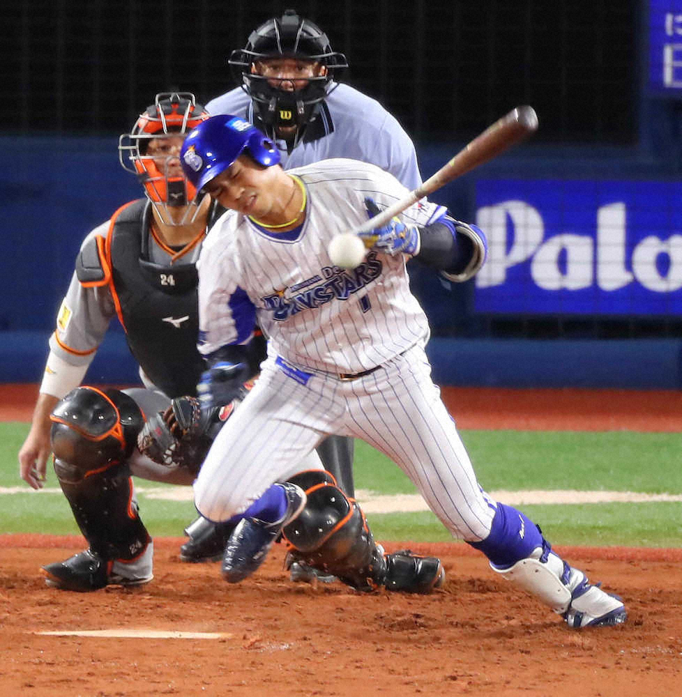 【画像・写真】何思う…好機に併殺打　DeNA　桑原　薄暗くなったグラウンドでひとりランニング