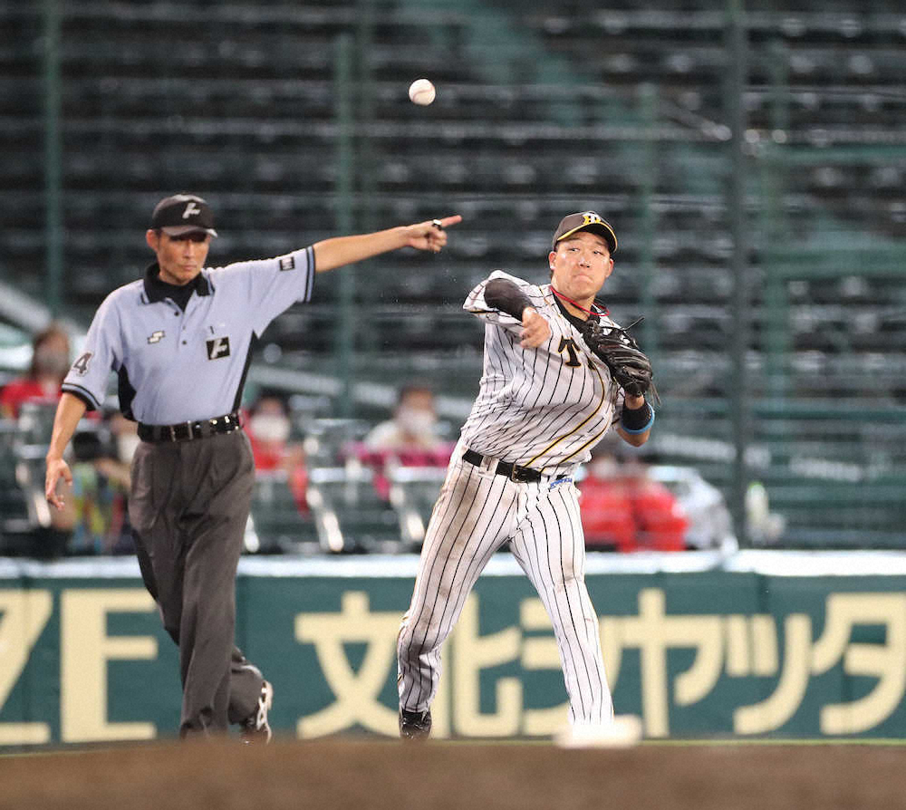 【画像・写真】阪神・大山　9回に痛恨悪送球　失策は今季3個目
