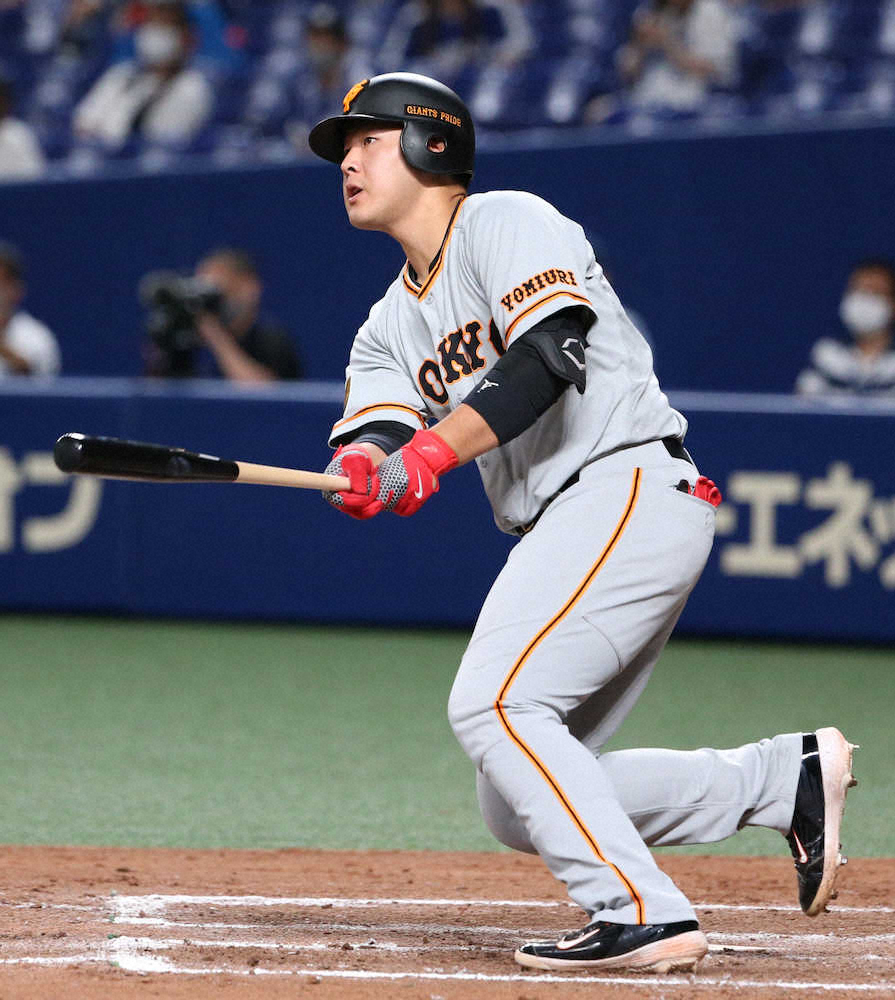 【画像・写真】「不動の4番」巨人・岡本　リーグトップ6度目V打！自然体の構えで苦手コースなし