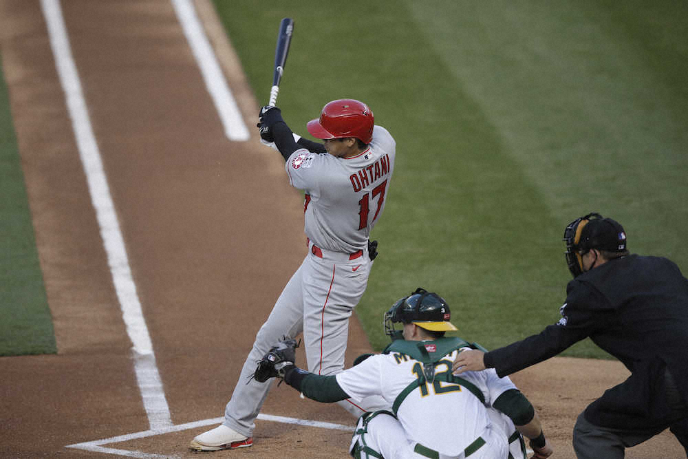 【画像・写真】大谷、今季第1打席で中前打　剛腕モンタスから快音　9回絶好機では空振り三振
