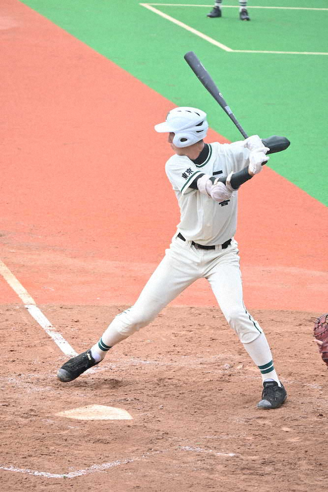 【画像・写真】“2メートル右腕”二松学舎大付・秋広、二刀流さく裂！視察ソフトBスカウト驚き「バンデンより大きい」
