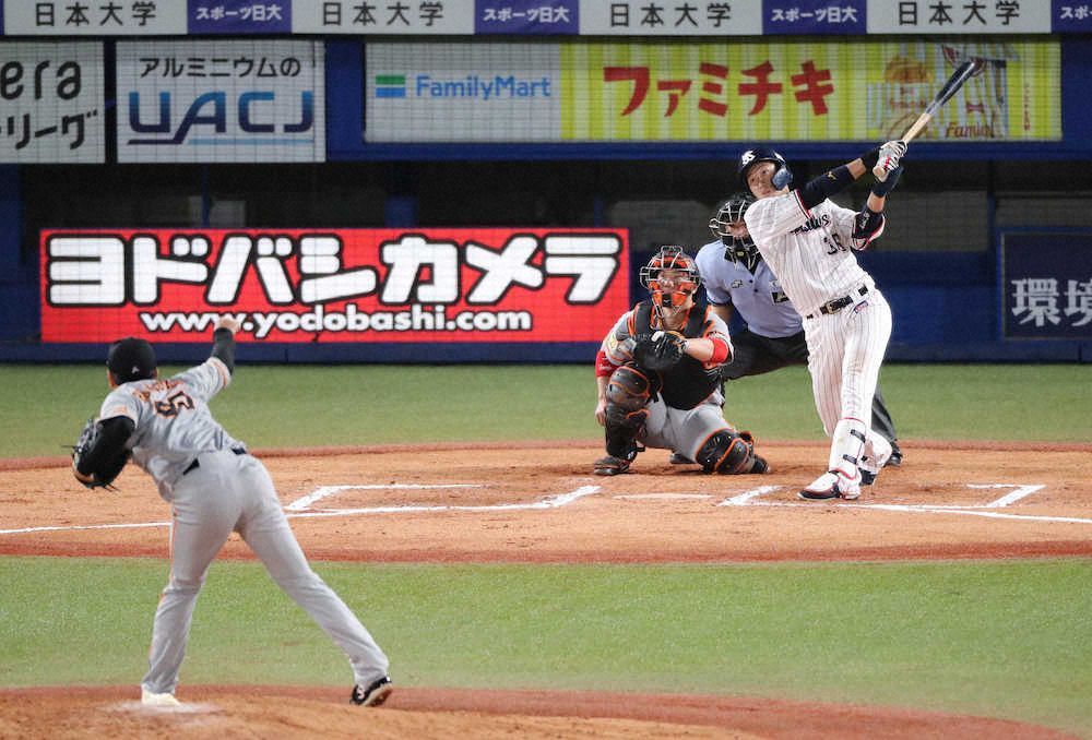【画像・写真】ヤクルト・広岡、プロ5年目で初の左翼守備　高津監督「彼は意欲的なので」