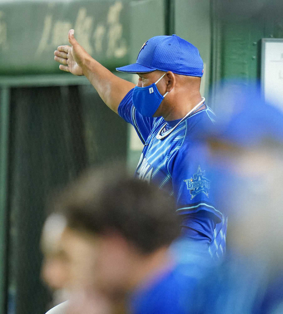 【画像・写真】ラミレス監督“勝負手”不発　逆転機で代打・神里も3球三振