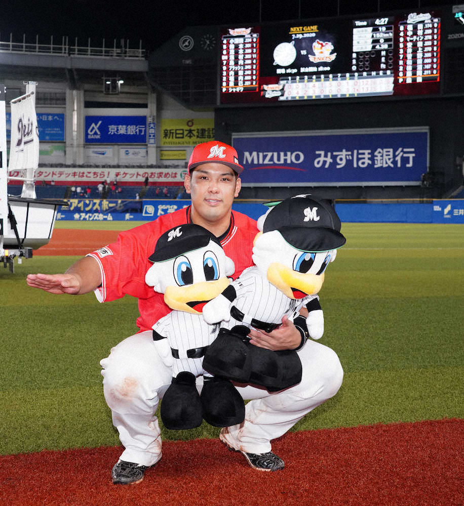 【画像・写真】ロッテ　超乱打戦サヨナラ勝ち　アジャ人生初の3発「決まり手は右上手投げです」