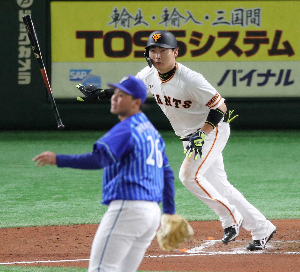 【画像・写真】＜巨・D＞6回無死、右越えにソロ本塁打を放つ丸（投手・浜口）（撮影・吉田　剛）