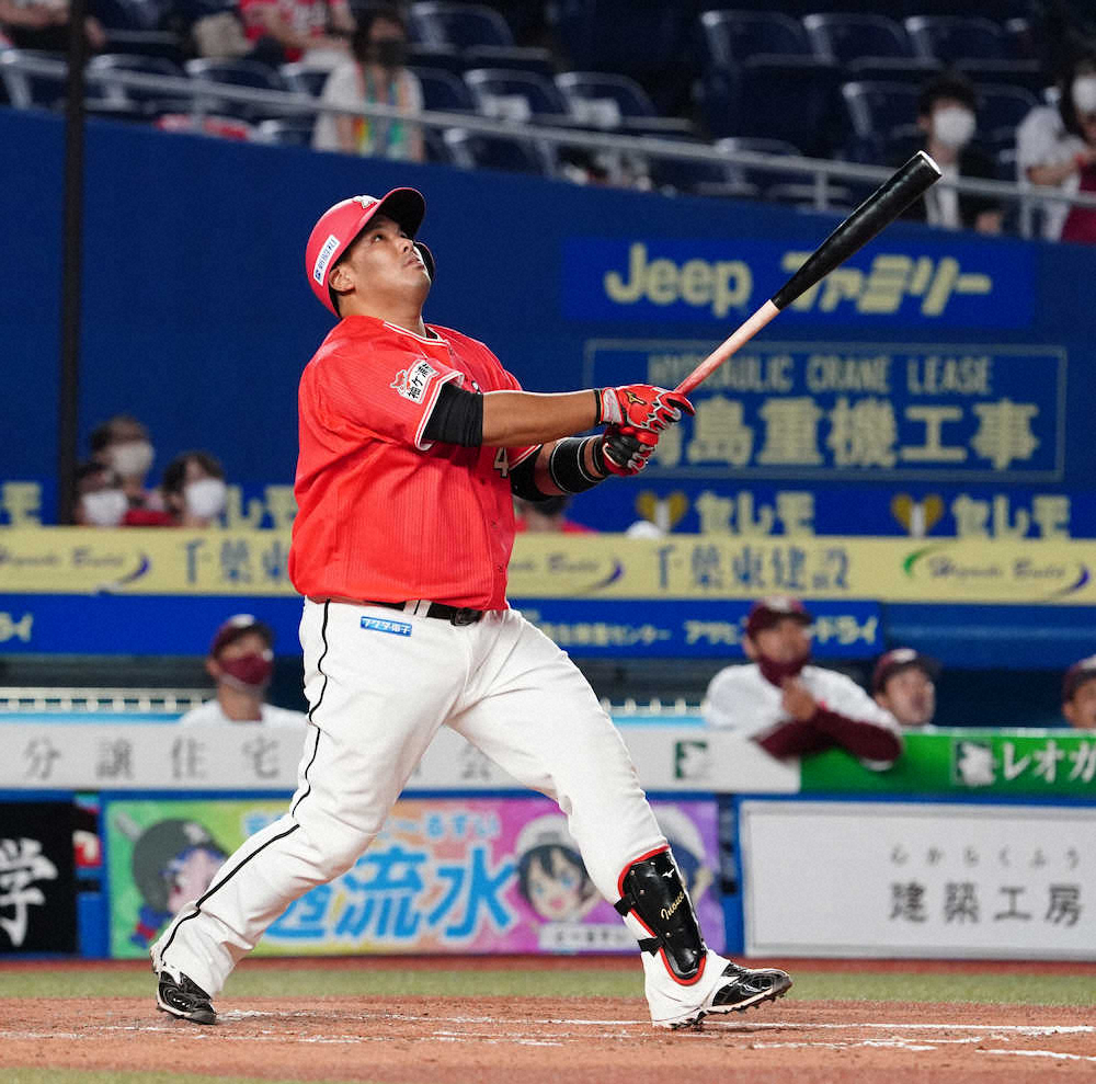 【画像・写真】＜ロ・楽＞6回2死一、二塁、井上は一邪飛に打ち取られる（撮影・沢田　明徳）