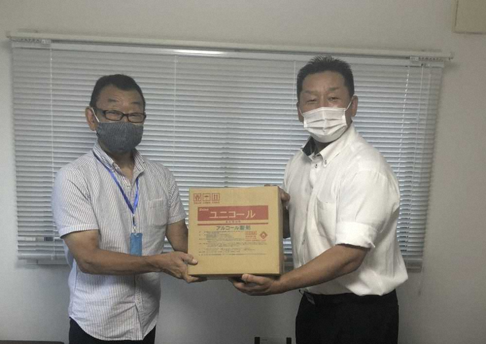 【画像・写真】神奈川高校球児へ　「44年」世代元球児たちが高野連へ消毒液寄贈