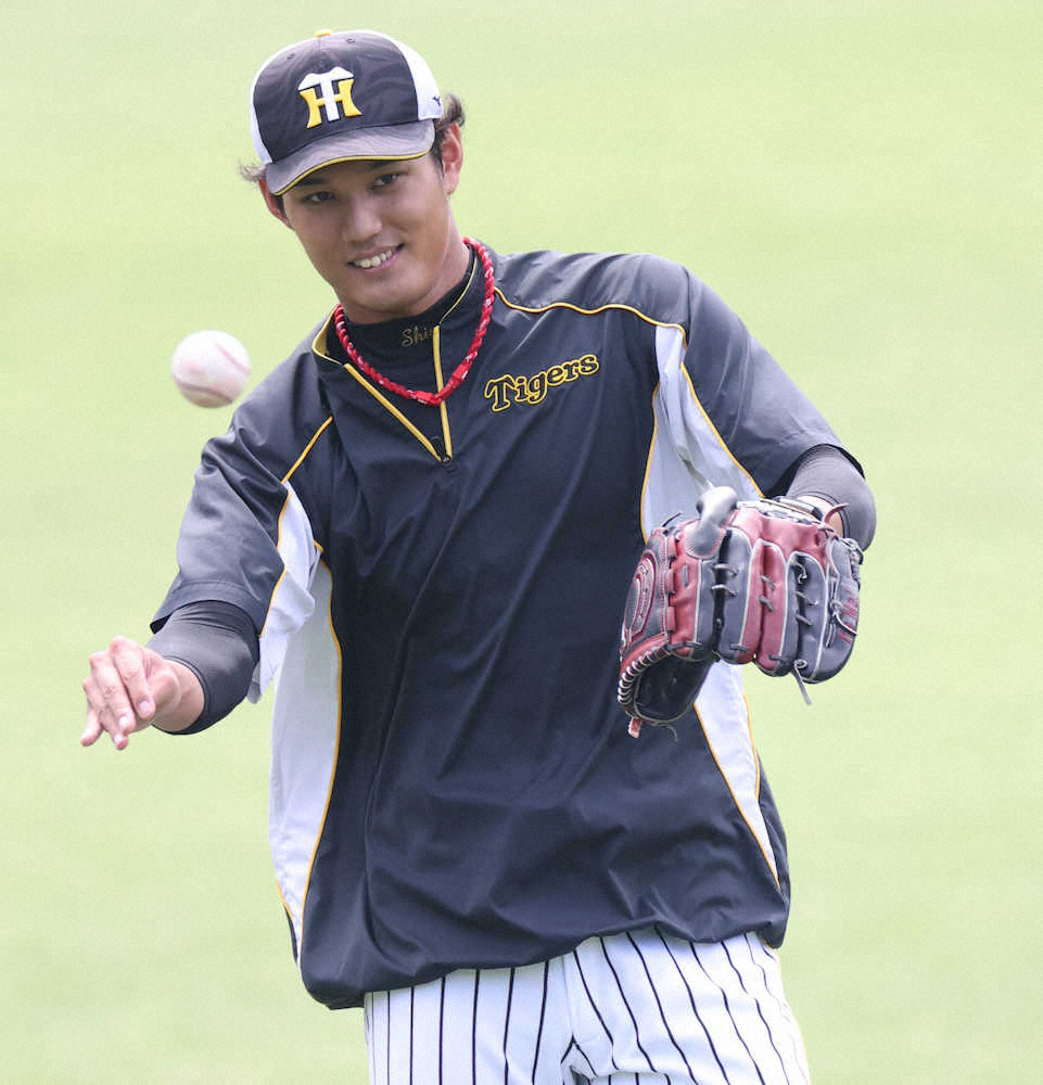 【画像・写真】阪神・藤浪は次回登板へキャッチボールなど消化　打球当たった右手は問題なし