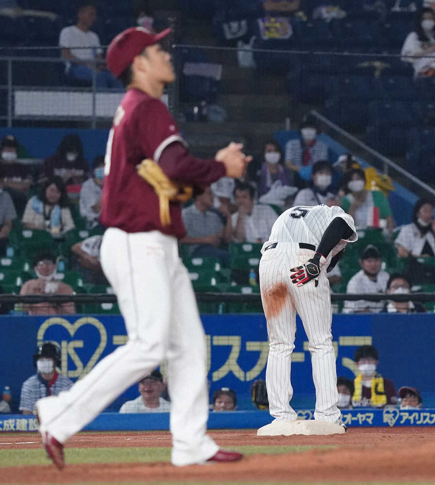 【画像・写真】ロッテ・安田痛っ…お尻にレアード打球直撃で悶絶