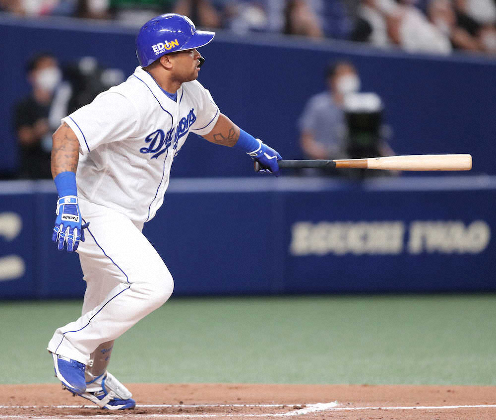 【画像・写真】中日・ビシエド、3打点でアシスト！今季初勝利の大野雄を絶賛「素晴らしいピッチング」