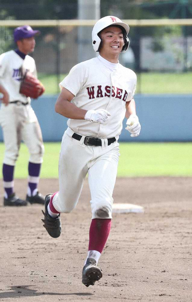 【画像・写真】早実の“ヨシノブ”が公式戦1号含む3打点　7回コールドで8強決める　　