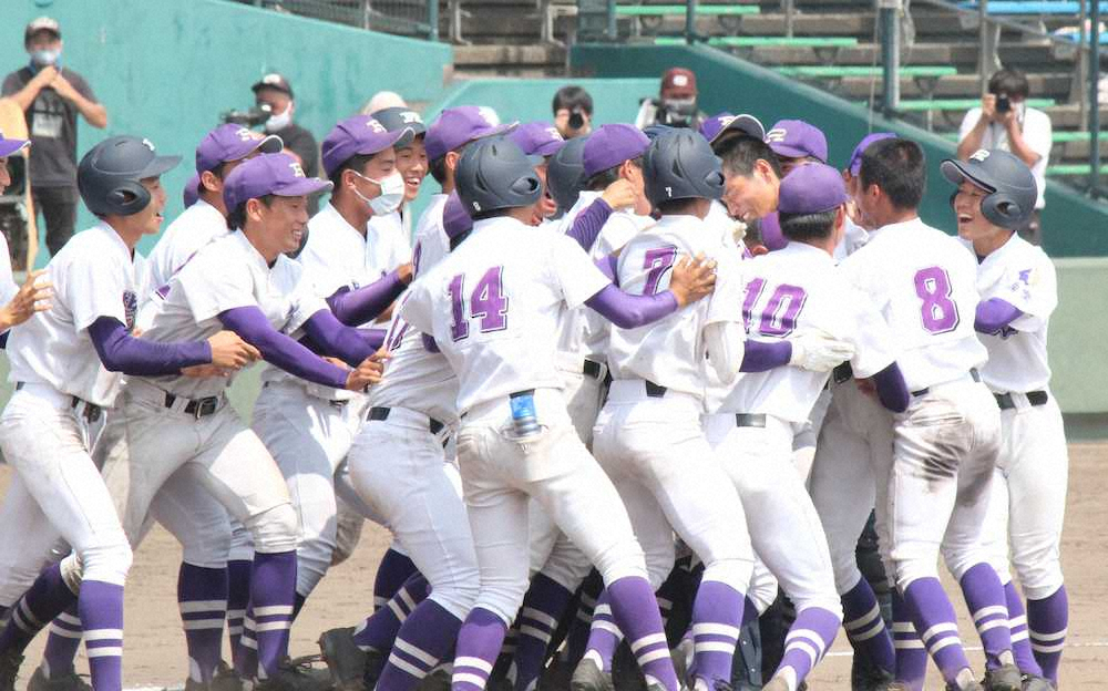 【画像・写真】龍谷　延長13回タイブレーク制しサヨナラV！代打・中島が劇打