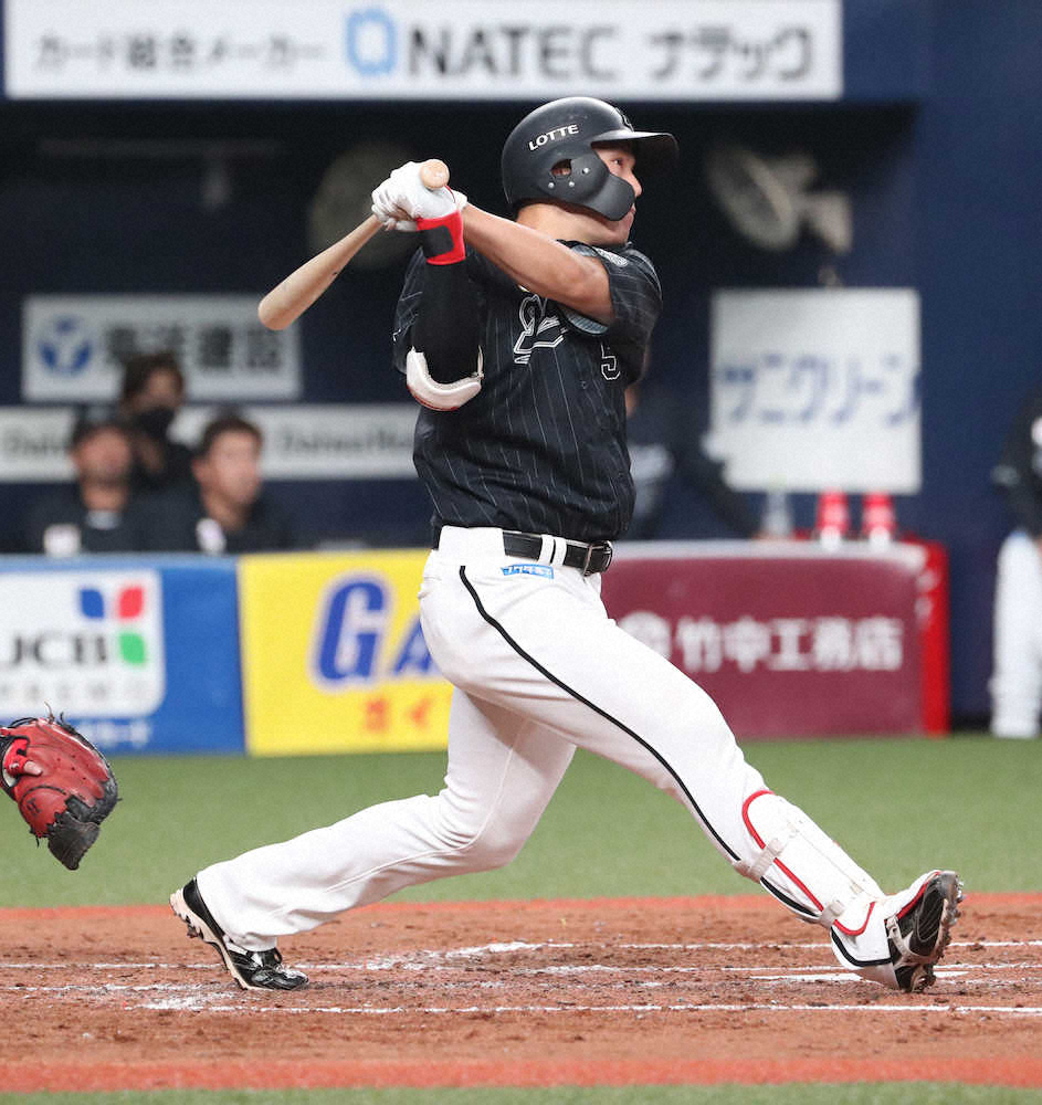 【画像・写真】ロッテ　4回に一挙4点、安田2点二塁打に菅野2号2ラン