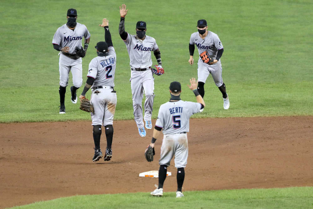 【画像・写真】コロナ集団感染のマーリンズ　再開初戦で快勝