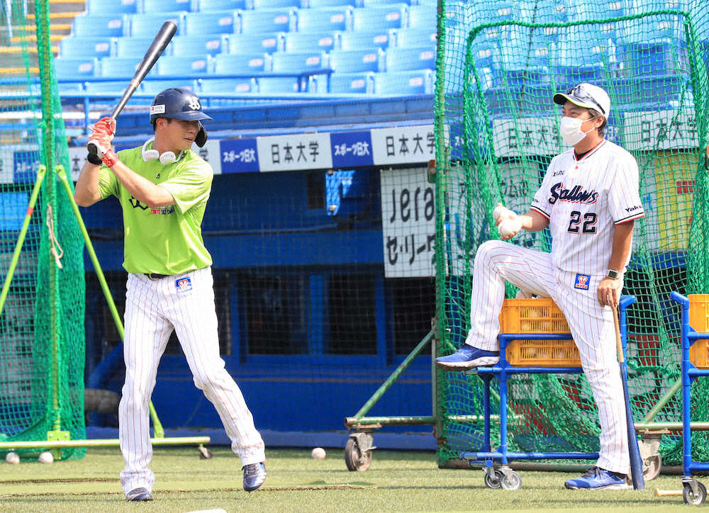 【画像・写真】今日も暑い神宮…ヤクルト・山田哲　これで対策バッチリ!?