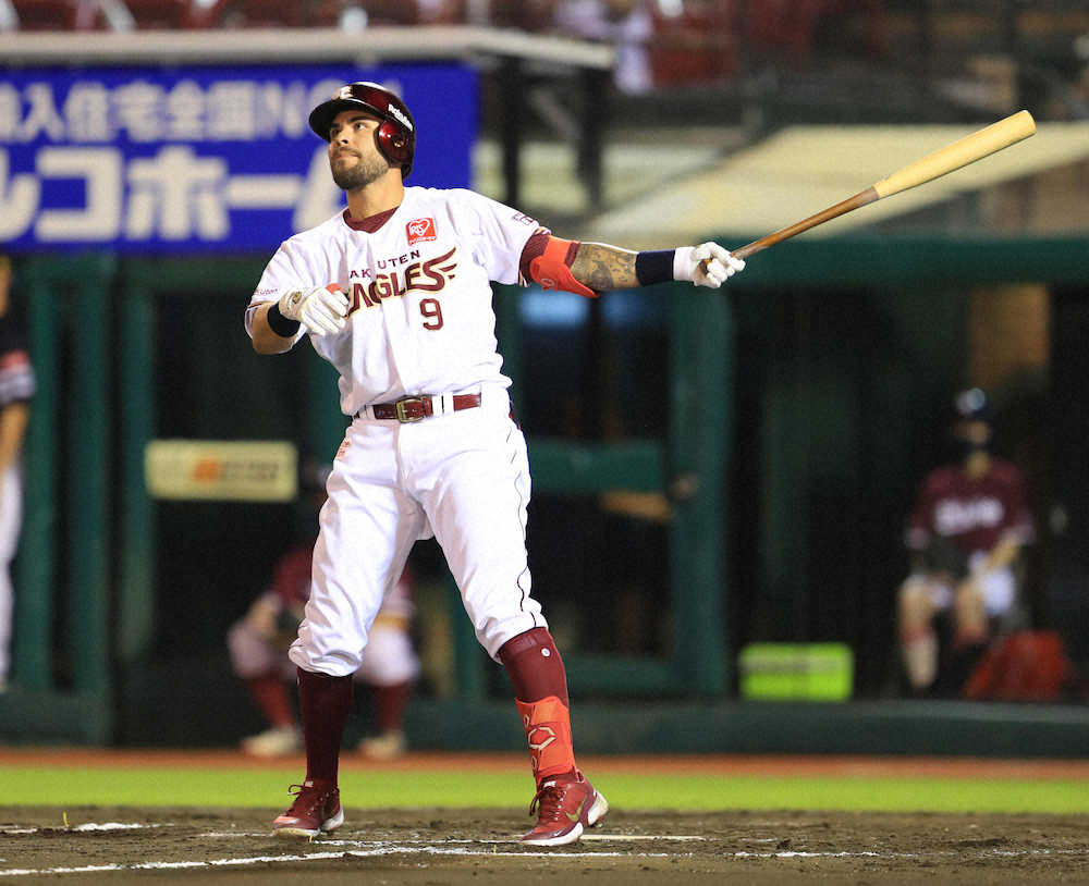 【画像・写真】楽天、逆転勝利で首位タイ浮上！7回、小深田の逆転三塁打からロメロ2打席連続弾