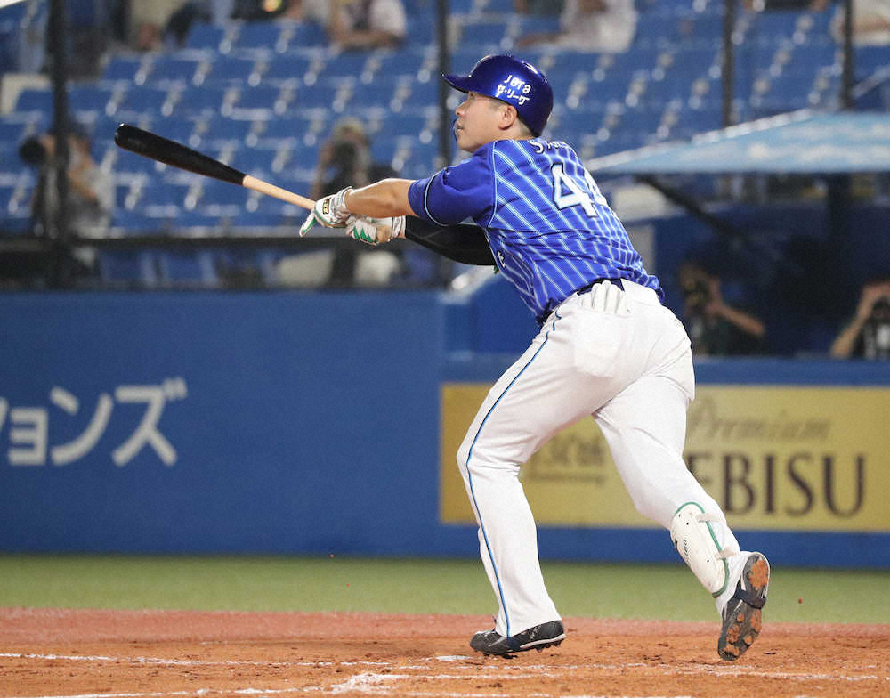 【画像・写真】DeNA　逆転勝ちで単独2位浮上、佐野が決勝弾　粘って12球目をバックスクリーン運ぶ