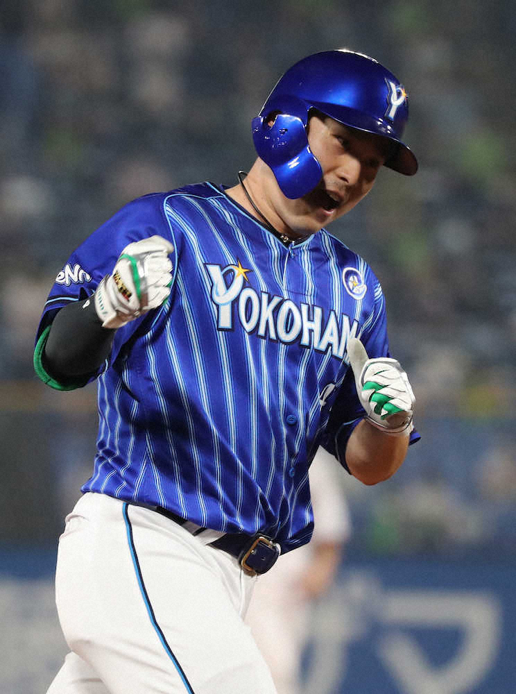 【画像・写真】DeNA・佐野V7号　最後は三嶋が球団19年ぶり“けん制締め”