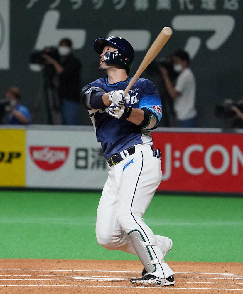 【画像・写真】西武・外崎、40試合ぶり「アップルパンチ」　初回に先制ソロ