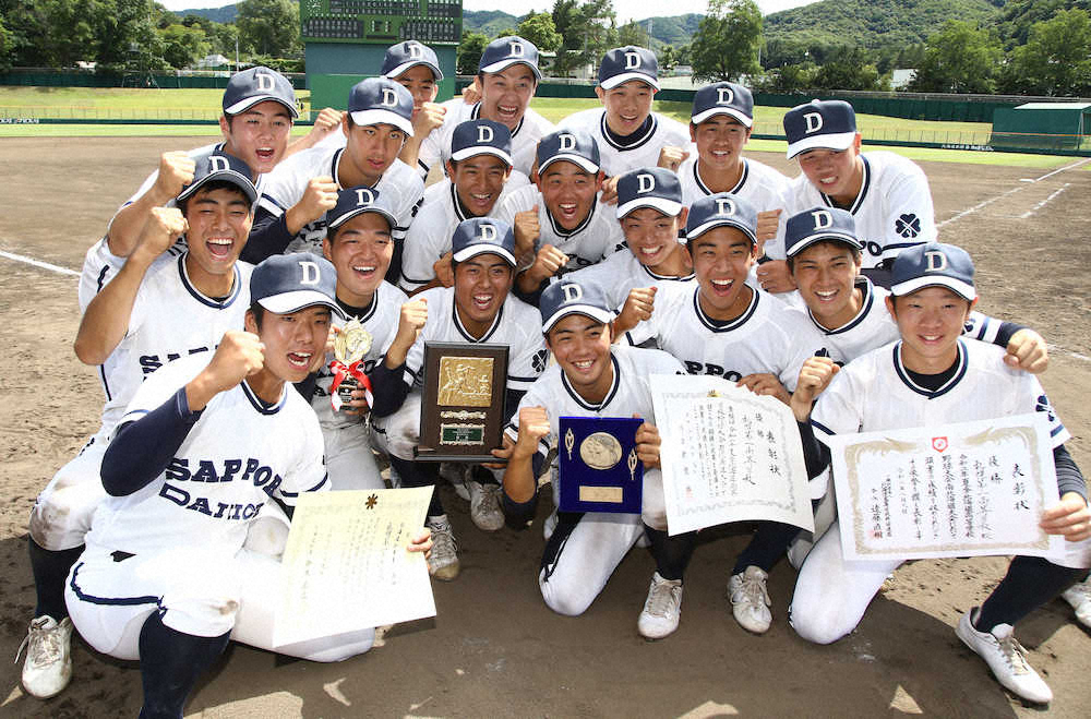 【画像・写真】札幌第一、8年ぶり南北海道V!エース山田主将「苦しい夏、でも最高の夏」連続完投で有終