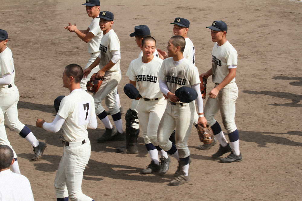 【画像・写真】広島商　夏連覇　44歳誕生日の荒谷監督に勝利プレゼント　中島主将「1番にこだわってやってきた」