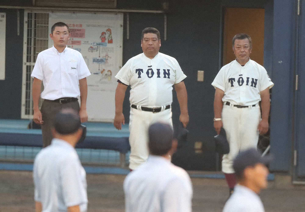 【画像・写真】＜履正社・大阪桐蔭＞敗れた大阪桐蔭・西谷監督（中央）（撮影・成瀬　徹）　