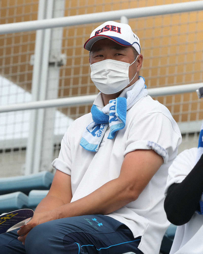 【画像・写真】＜履正社・大阪桐蔭＞履正社・関本の父でもある阪神OBの賢太郎氏もスタンドで応援（撮影・成瀬　徹）　