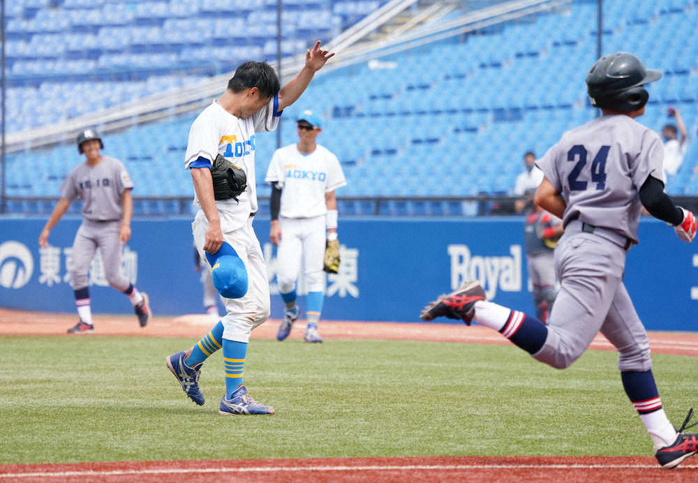 【画像・写真】＜慶大・東大＞9回1死満塁、慶大・下山にサヨナラ打を打たれ悔しがる東大・平山（撮影・沢田　明徳）