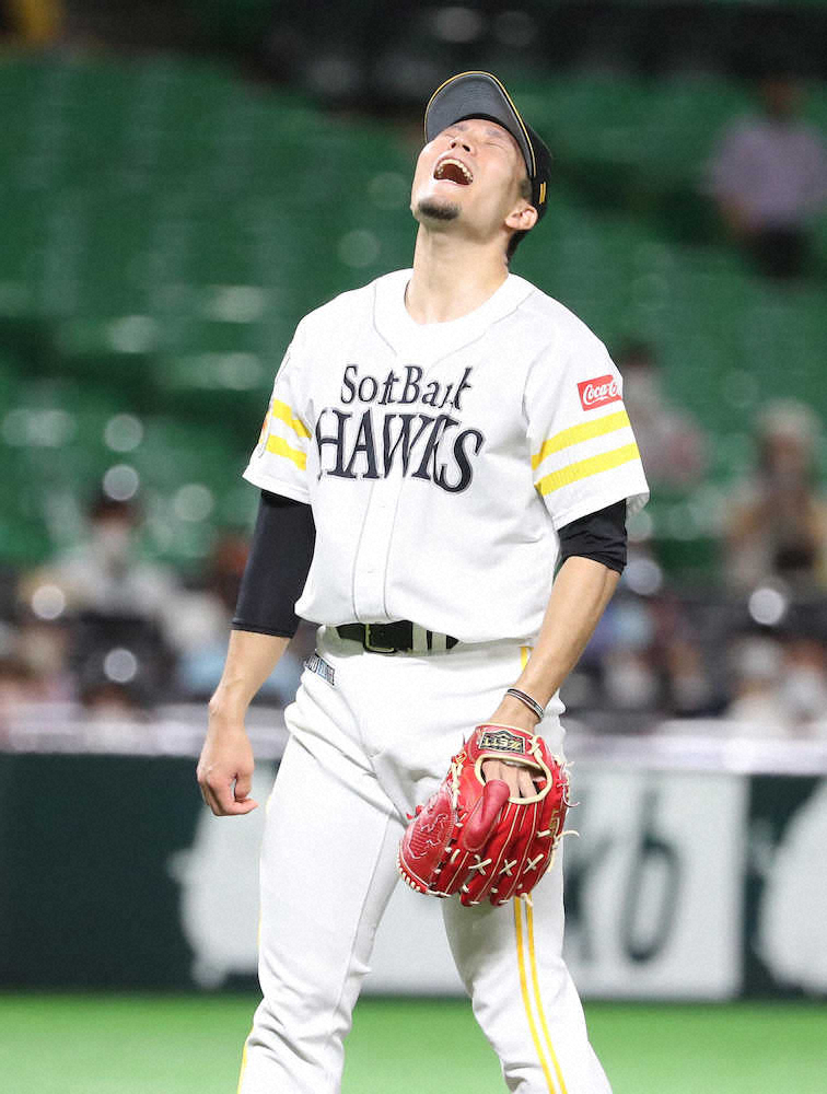 【画像・写真】＜ソ・オ＞5回死一、二塁、ジョーンズへの投球がボールと判定され悔しがる千賀（撮影・岡田　丈靖）