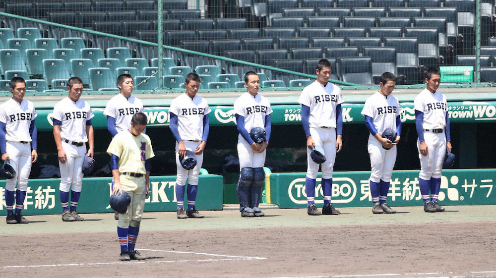 【画像・写真】甲子園　終戦記念日正午に黙とう…履正社・岩崎「野球ができていることは幸せ」