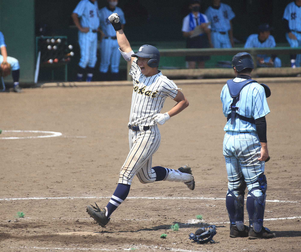 【画像・写真】東海大相模・山村　ランニング弾!甲子園交流試合へ弾みの49号で8強進出貢献