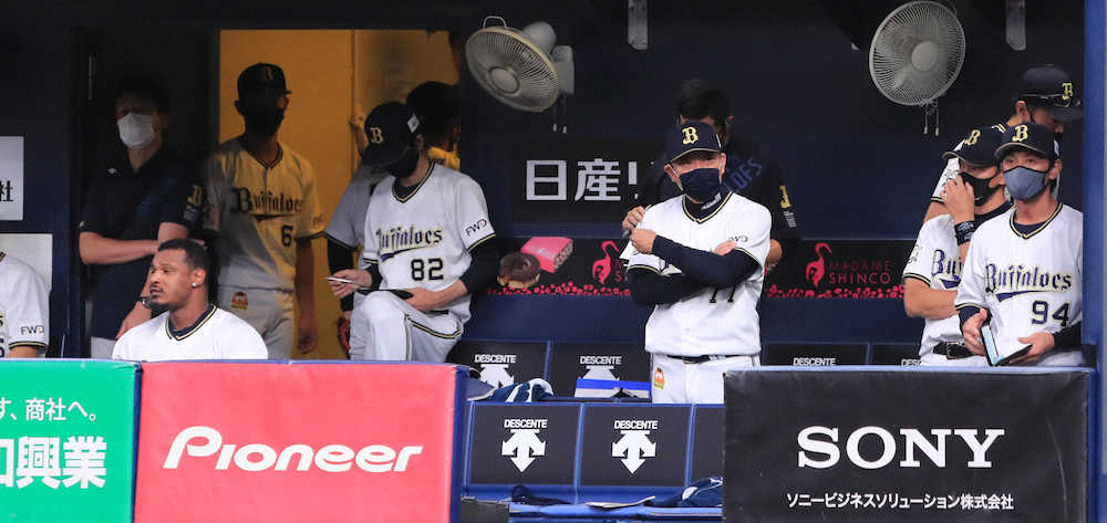 【画像・写真】オリ“走る将軍”西村監督　最後の試合は初回に2連続二盗失敗　リクエストで判定覆る