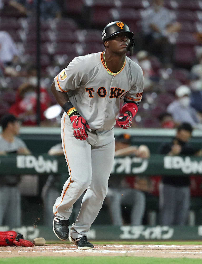 【画像・写真】巨人・モタが来日初出場　粘りの四球で4点口火　原監督評価「あの四球は大きい」