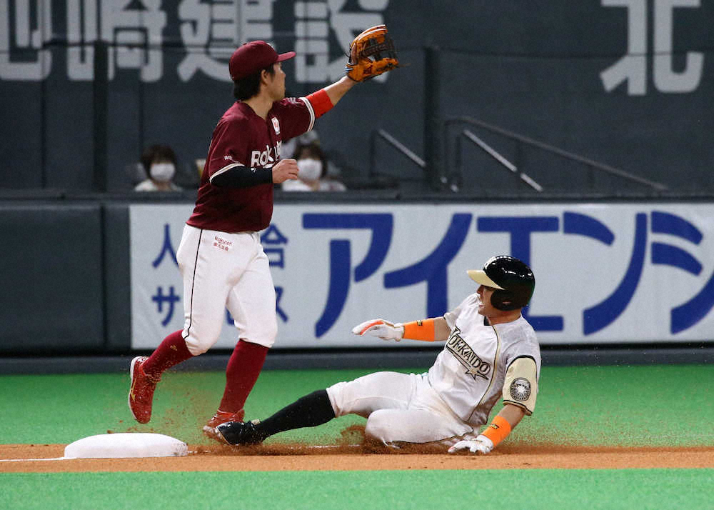 【画像・写真】＜日・楽＞初回無死一塁、松本の左安打で一走の杉谷は三塁へ進塁（撮影・高橋茂夫）