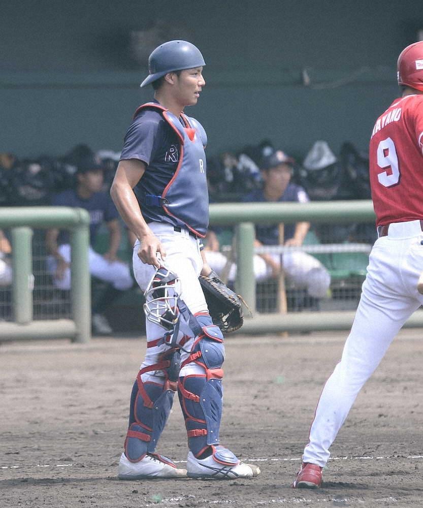 【画像・写真】ドラフト候補の立命大・栄枝が強肩披露　7球団スカウト前で3度二盗阻止