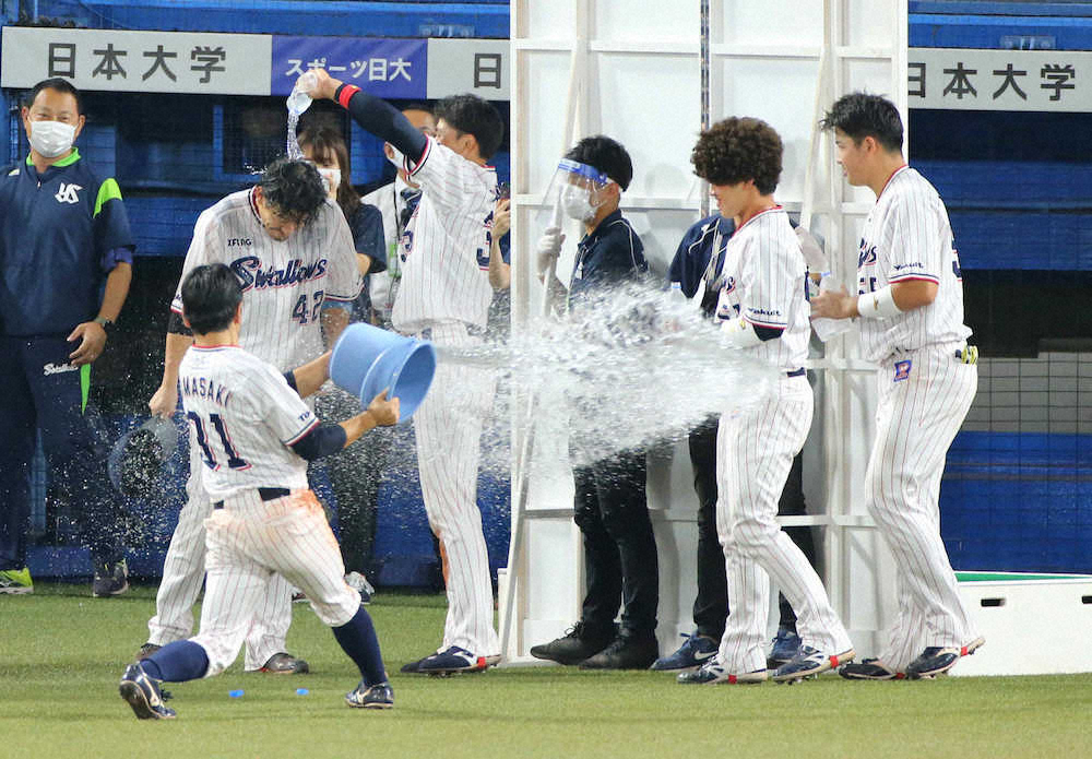 【画像・写真】ヤクルト　坂口勝ち越し打で連敗ストップ「みんなが必死に繋いでくれたので」