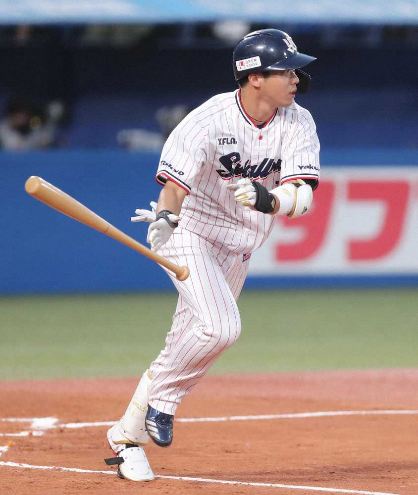 【画像・写真】＜ヤ・巨＞初回1死、ヤクルト・山田哲が中越えソロを放つ（撮影・村上　大輔）