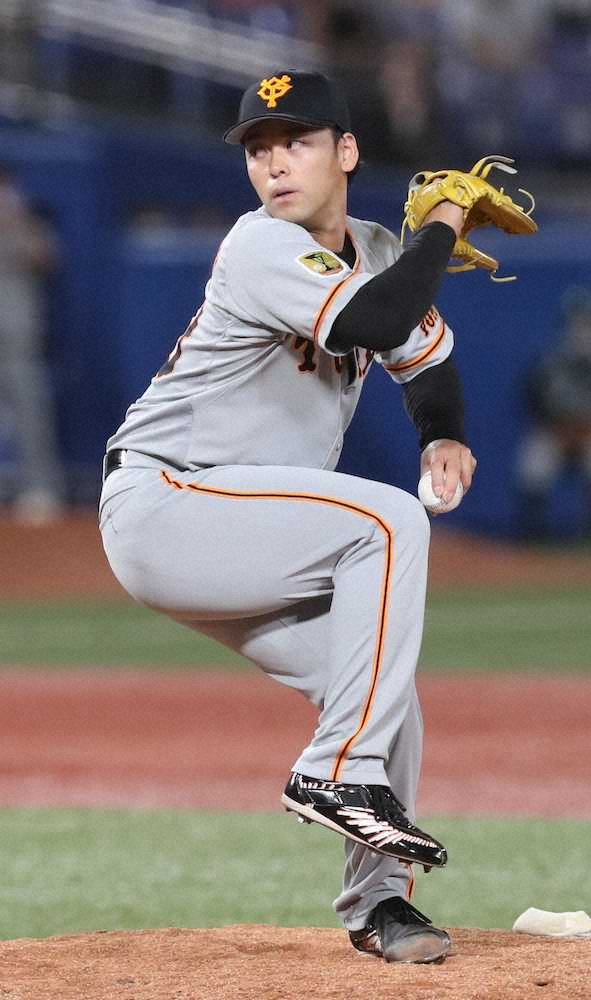 【画像・写真】＜ヤ・巨＞5回途中から救援し勝利投手となった巨人4番手・高梨（撮影・村上　大輔）