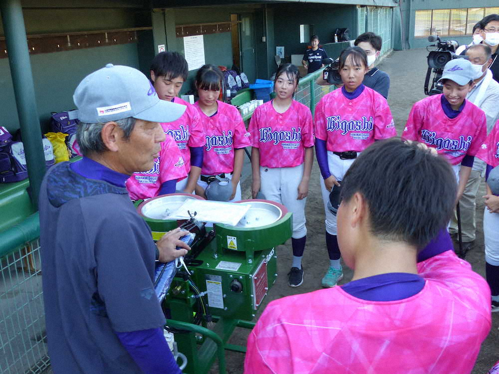 【画像・写真】花巻東・女子硬式野球部　先輩エンゼルス・大谷から打撃マシン贈られ感謝