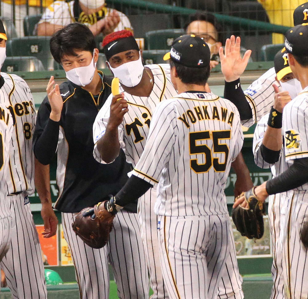 【画像・写真】“赤髪変身”阪神・ガルシア　甲子園通算13度目の先発で初勝利　陽川には感謝の“プレゼント”