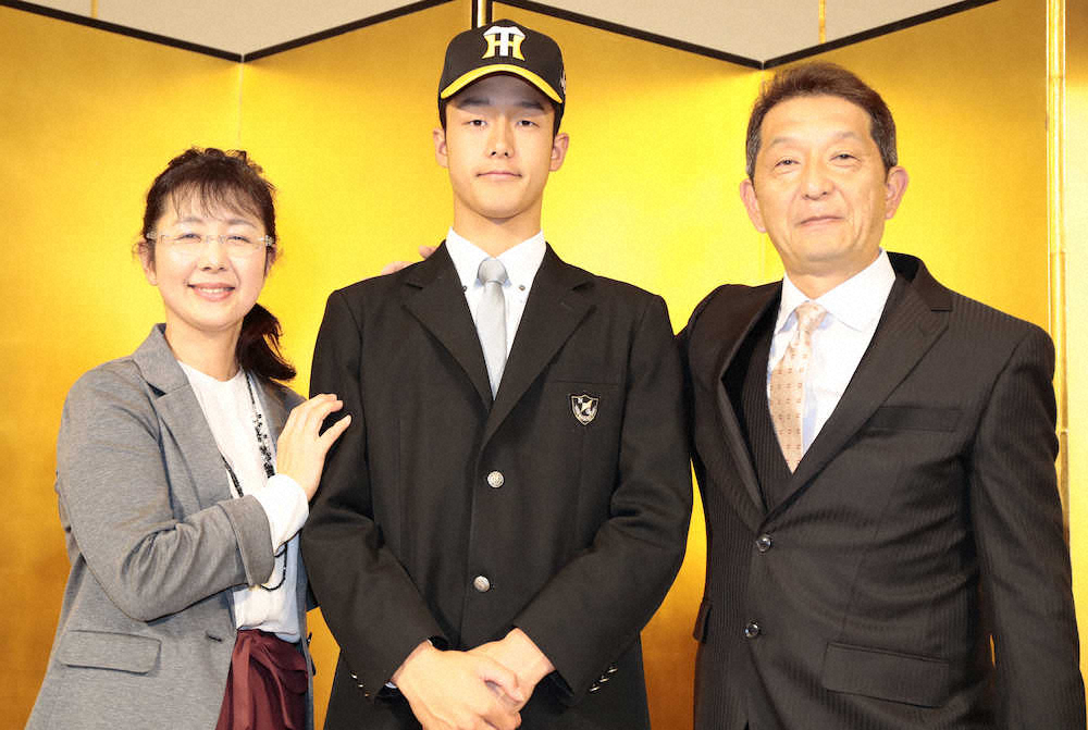 【画像・写真】阪神・小幡の母・能夫子さんも初安打にほっと一息　「ヘッドスライディングで顔もスレスレでしたね」