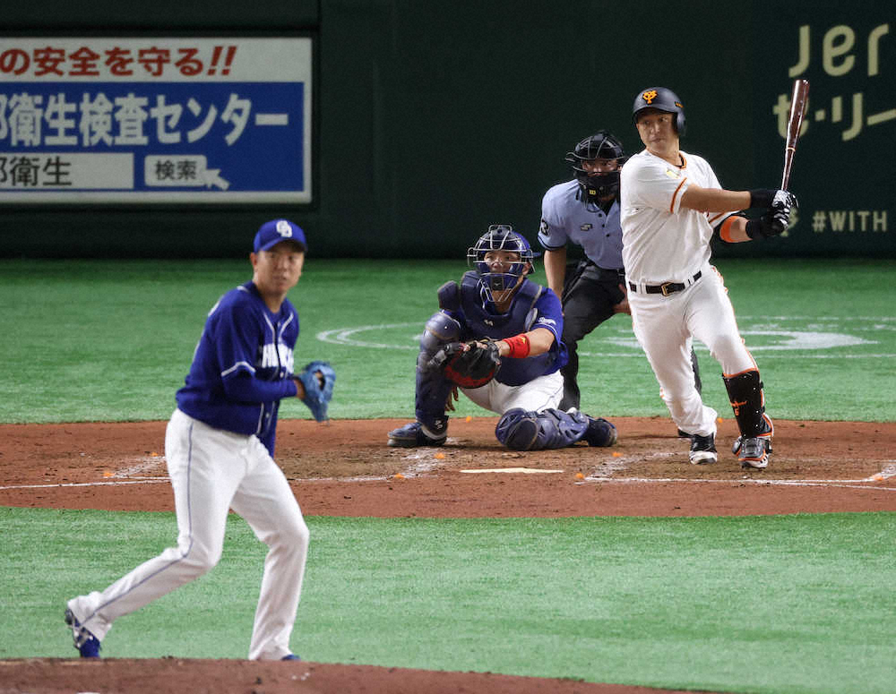 【画像・写真】＜巨・中＞4回2死二塁、中島は右前適時打（撮影・小海途　良幹）
