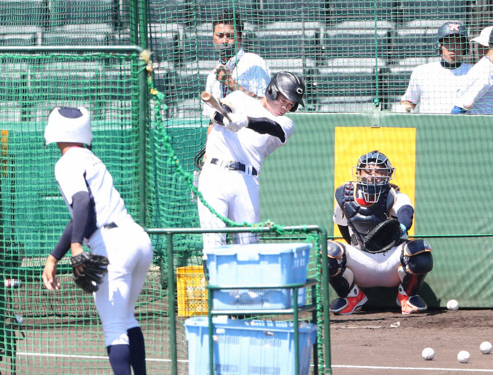 【画像・写真】大阪桐蔭・西野　OBのロッテ藤原からもらったバットで柵越え　中京大中京・中山も攻守に実力示す