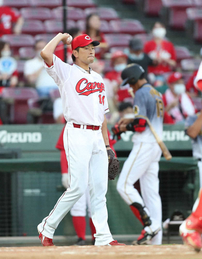 【画像・写真】広島　拙守連発で流れつかめず…2回痛すぎ失策＆野選で3失点　1点差惜敗4位浮上ならず
