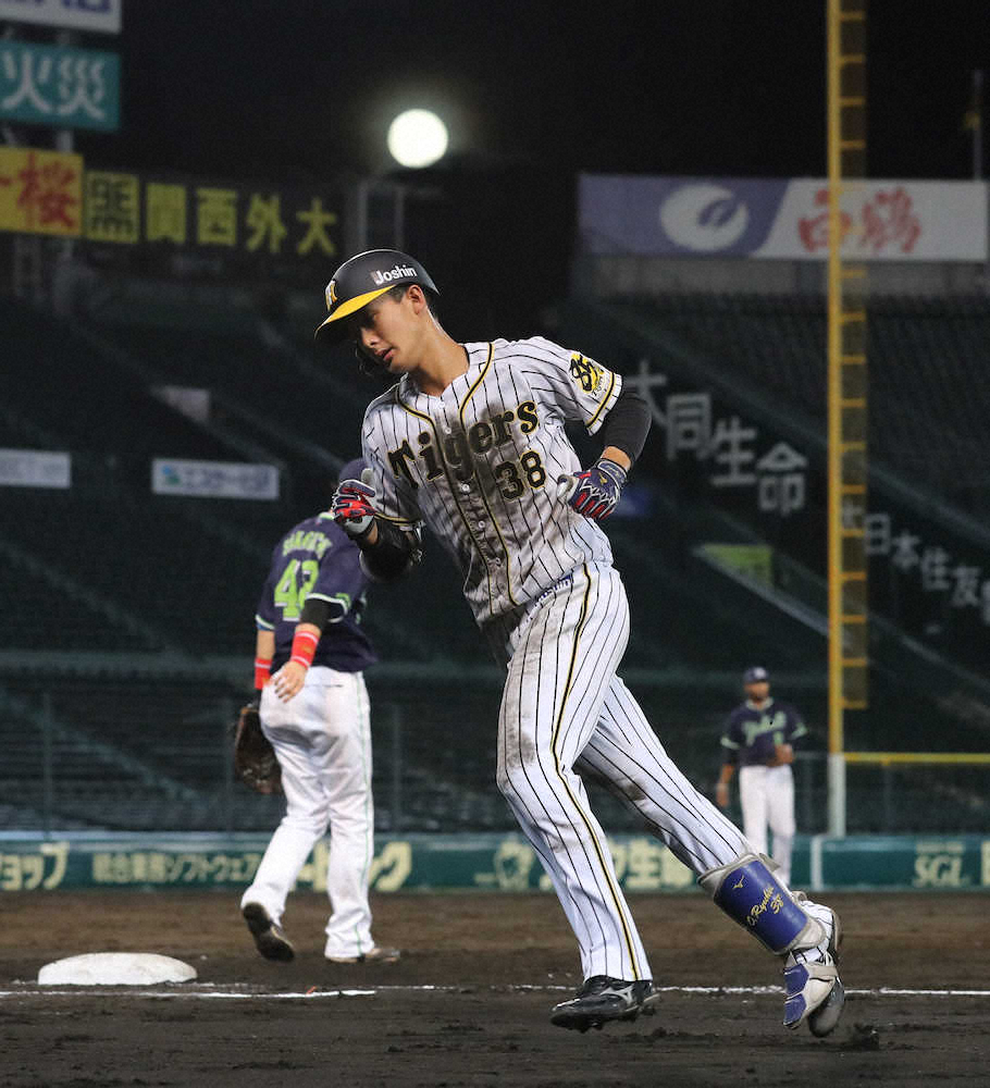【画像・写真】阪神　高卒2年目・小幡が好守連発でチームを盛り立てる