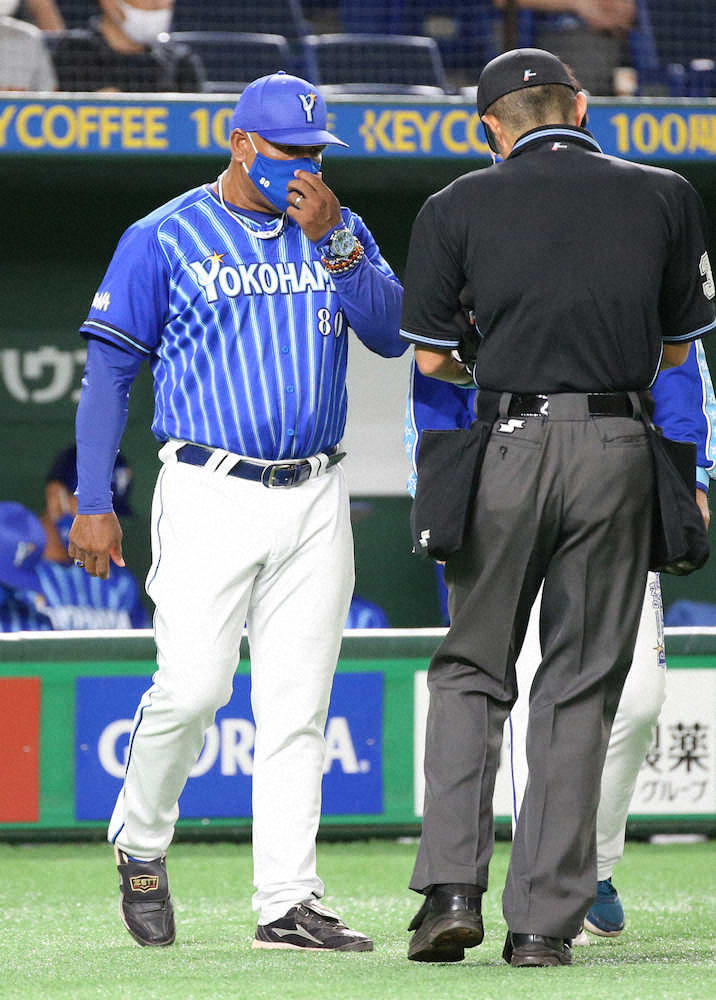 【画像・写真】ラミレス監督“炎上”ブルペンデー大失敗で2回までに13失点…ファン怒声「どうなってんだよ!!」