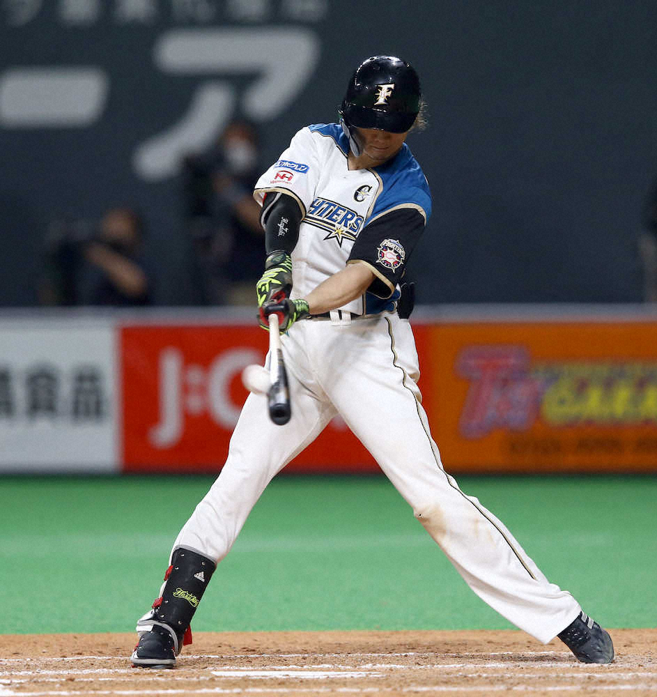【画像・写真】日本ハム・西川　主将の意地！満塁一掃三塁打でチーム勝率5割復帰　有原＆誕生日の母に白星贈る