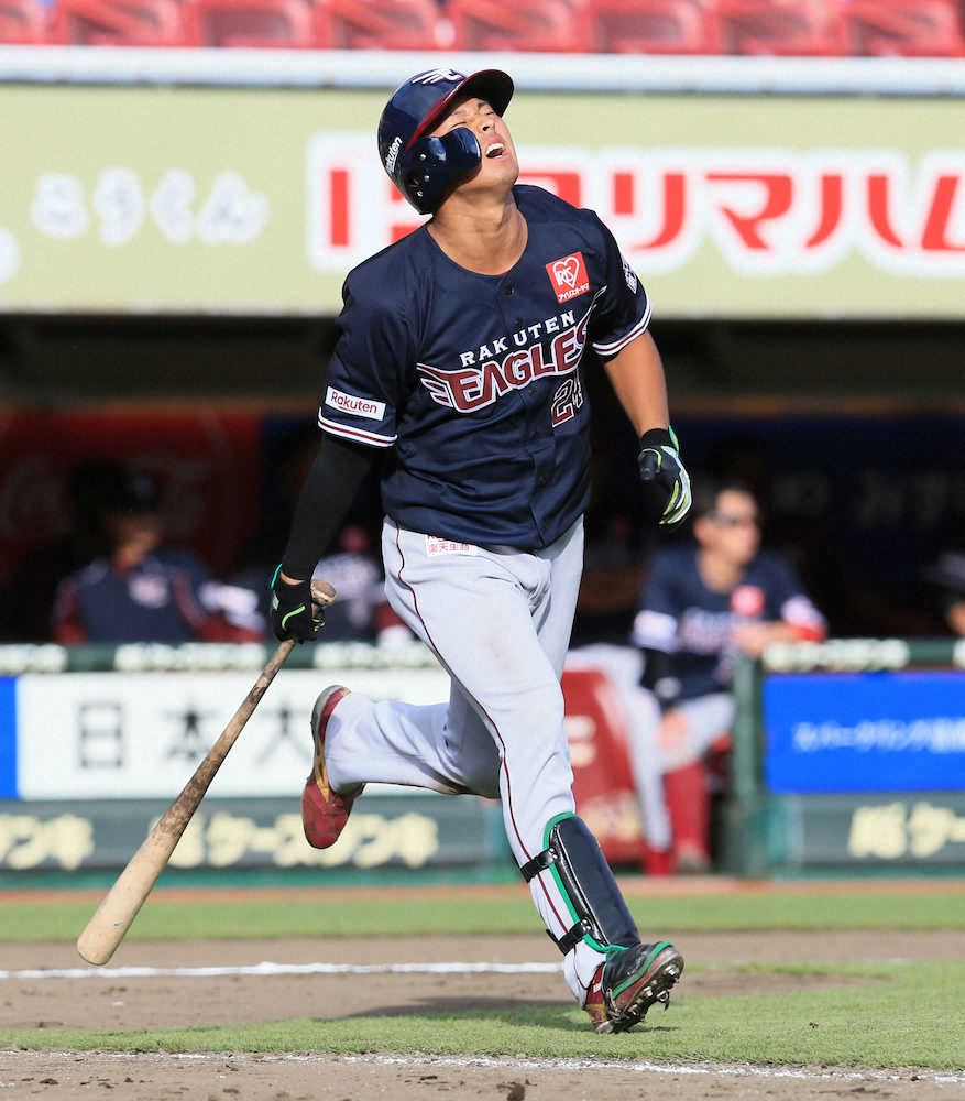 【画像・写真】＜楽・オ＞7回1死満塁、二直併殺打に倒れ天を仰ぐ楽天・黒川（撮影・尾崎　有希）